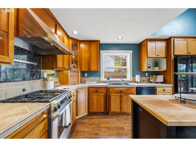 16800 Nw ELLIOT Rd, Portland, OR 97231