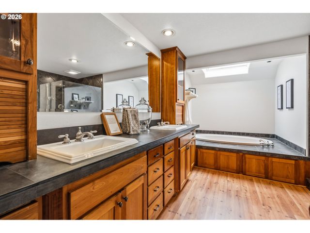 16800 Nw ELLIOT Rd, Portland, OR 97231