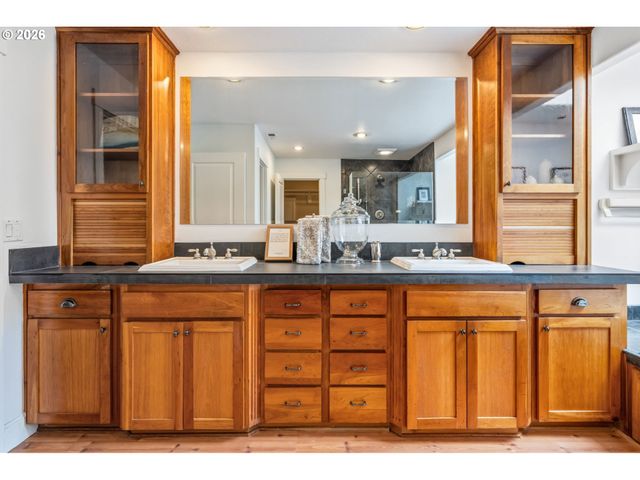 16800 Nw ELLIOT Rd, Portland, OR 97231