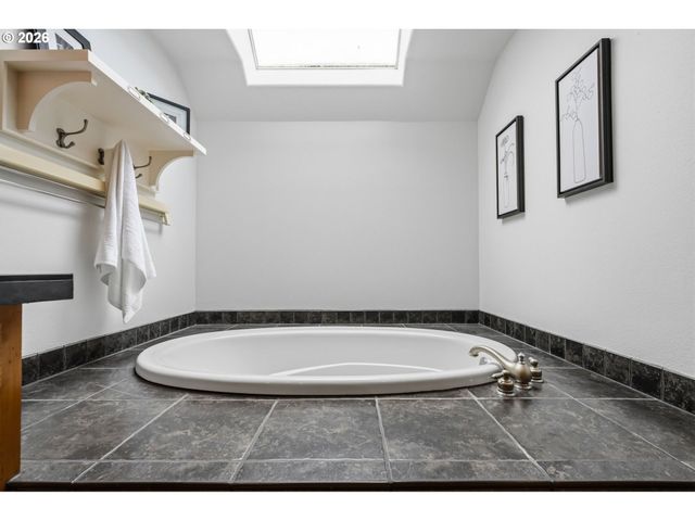 16800 Nw ELLIOT Rd, Portland, OR 97231