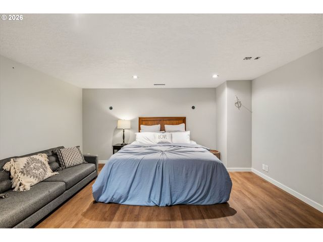 16800 Nw ELLIOT Rd, Portland, OR 97231