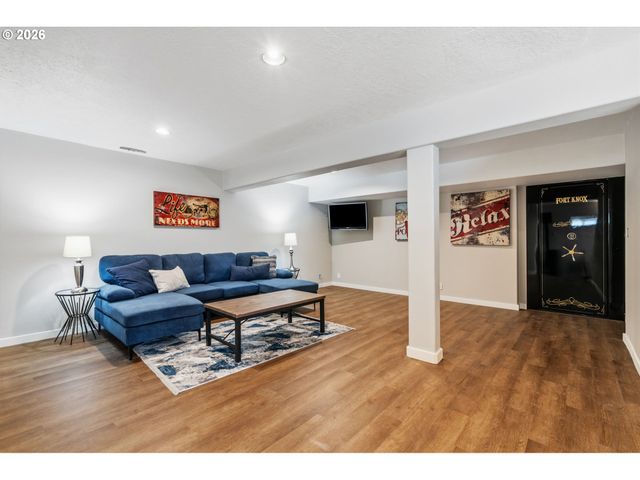 16800 Nw ELLIOT Rd, Portland, OR 97231