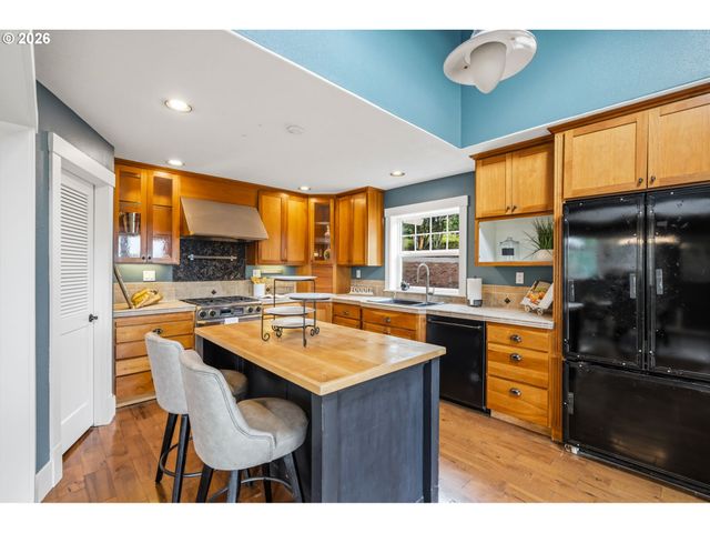 16800 Nw ELLIOT Rd, Portland, OR 97231