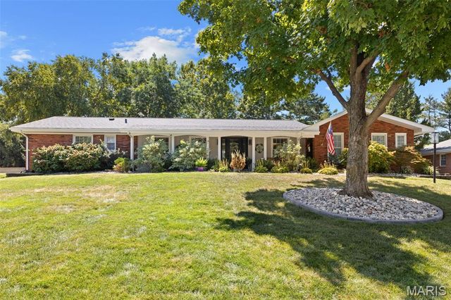 11958 Rocky Drive, Creve Coeur, MO 63141