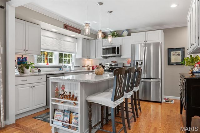 11958 Rocky Drive, Creve Coeur, MO 63141