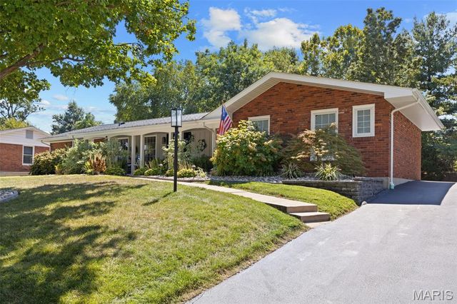 11958 Rocky Drive, Creve Coeur, MO 63141