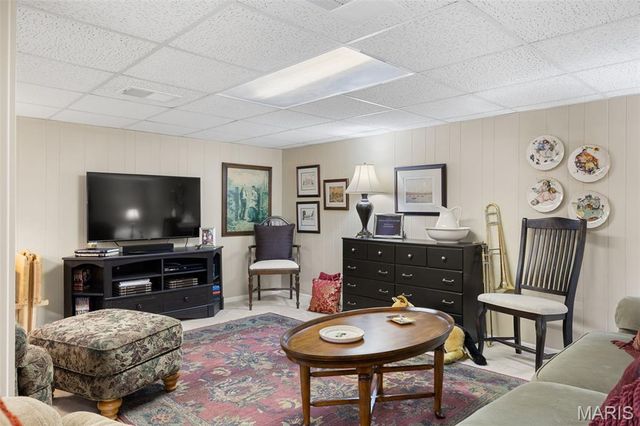 11958 Rocky Drive, Creve Coeur, MO 63141