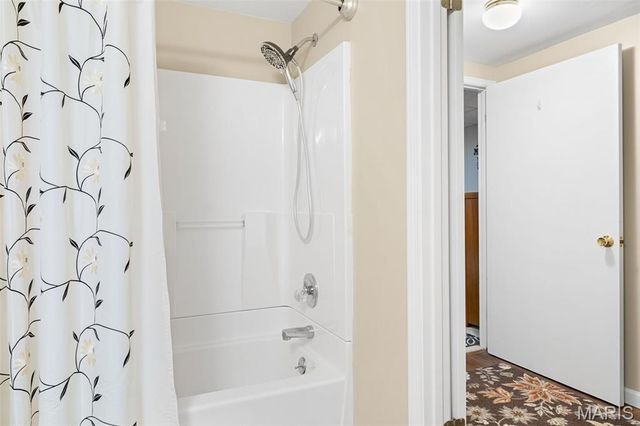 11958 Rocky Drive, Creve Coeur, MO 63141