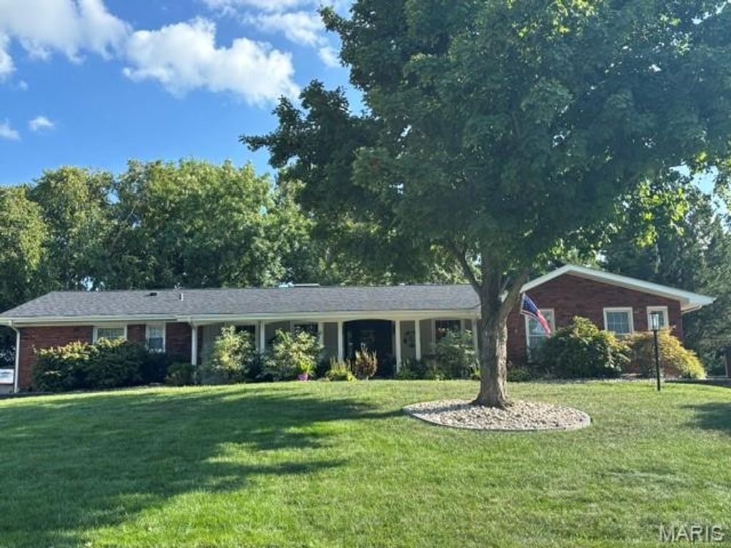 11958 Rocky Drive, Creve Coeur, MO 63141