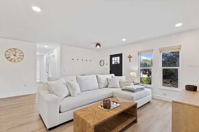 6410 38TH AVENUE CIRCLE W, Bradenton, FL 34209