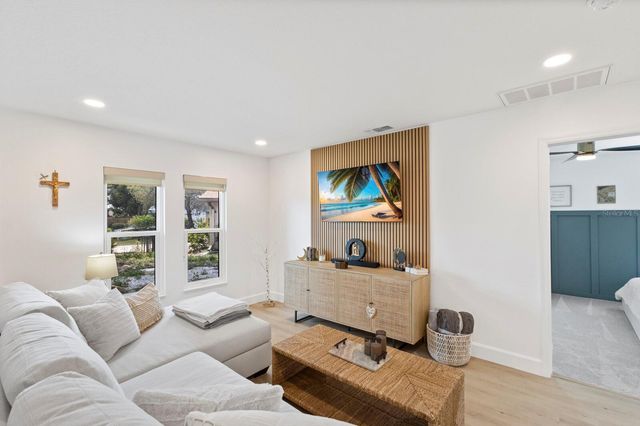 6410 38TH AVENUE CIRCLE W, Bradenton, FL 34209