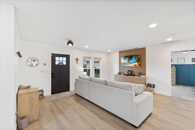 6410 38TH AVENUE CIRCLE W, Bradenton, FL 34209