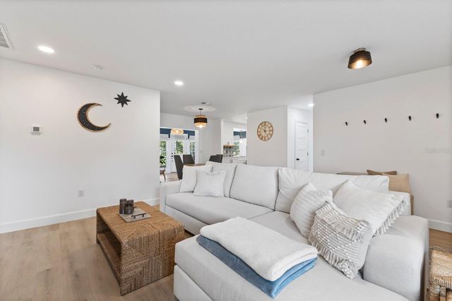 6410 38TH AVENUE CIRCLE W, Bradenton, FL 34209