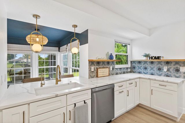 6410 38TH AVENUE CIRCLE W, Bradenton, FL 34209