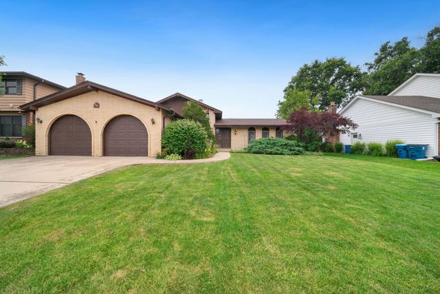 901 Claremont Drive, Downers Grove, IL 60516