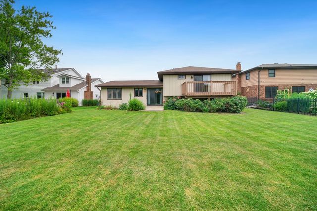 901 Claremont Drive, Downers Grove, IL 60516