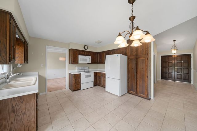 901 Claremont Drive, Downers Grove, IL 60516