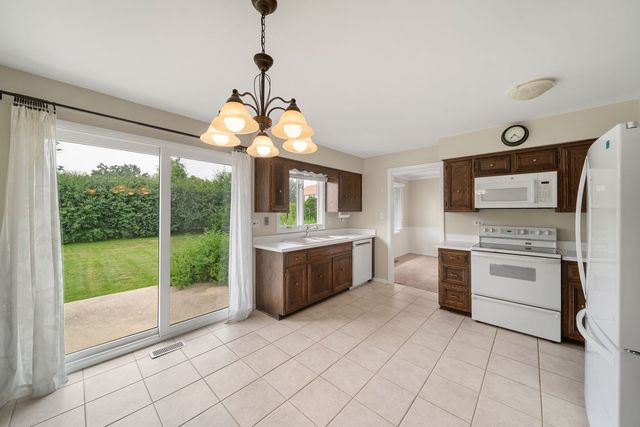 901 Claremont Drive, Downers Grove, IL 60516