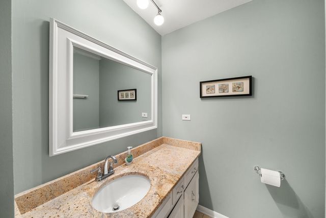 901 Claremont Drive, Downers Grove, IL 60516