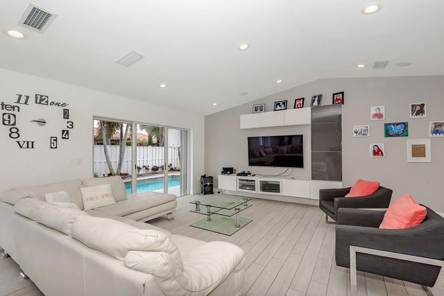 16931 SW 5th Ct, Weston, FL 33326