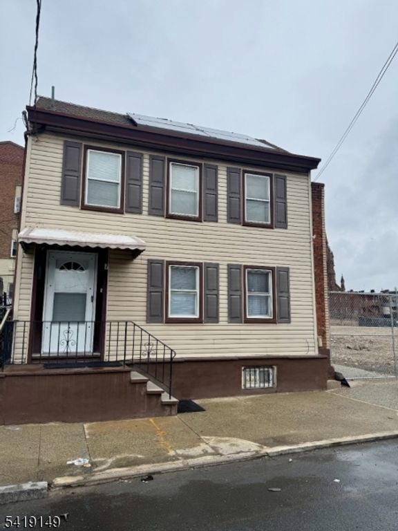 7 Marshall St, Paterson City, NJ 07501