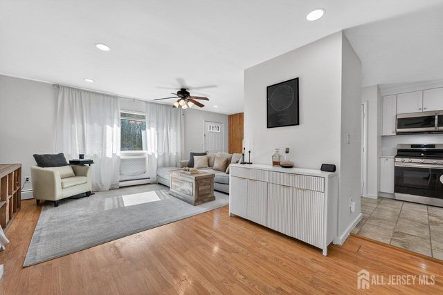 810 Cricket Lane, Woodbridge Proper, NJ 07095