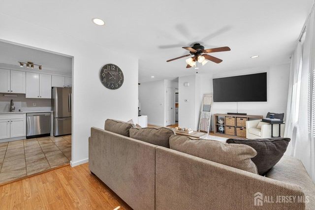 810 Cricket Lane, Woodbridge Proper, NJ 07095