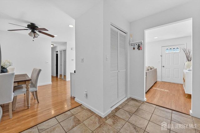 810 Cricket Lane, Woodbridge Proper, NJ 07095