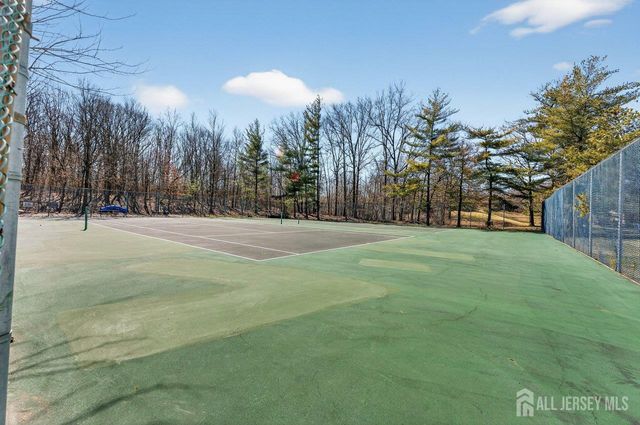 810 Cricket Lane, Woodbridge Proper, NJ 07095