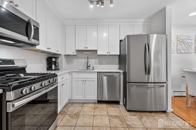 810 Cricket Lane, Woodbridge Proper, NJ 07095