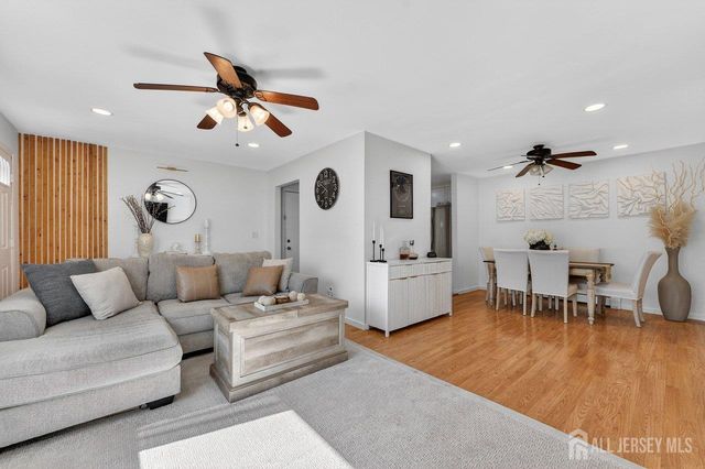 810 Cricket Lane, Woodbridge Proper, NJ 07095