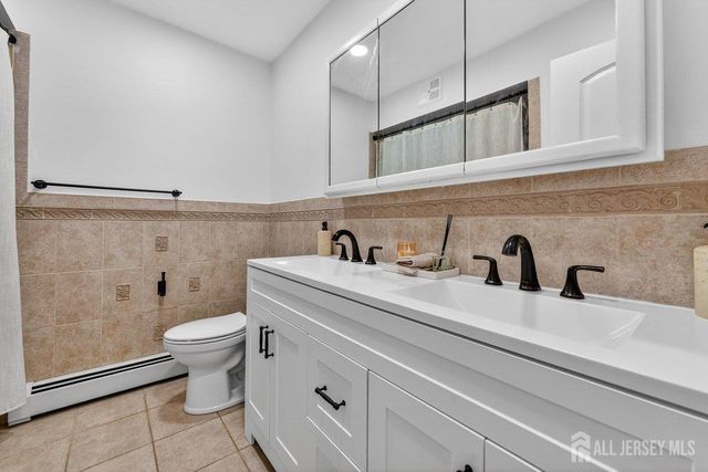 810 Cricket Lane, Woodbridge Proper, NJ 07095