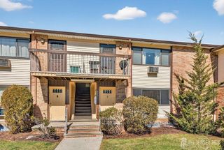 810 Cricket Lane, Woodbridge Proper, NJ 07095