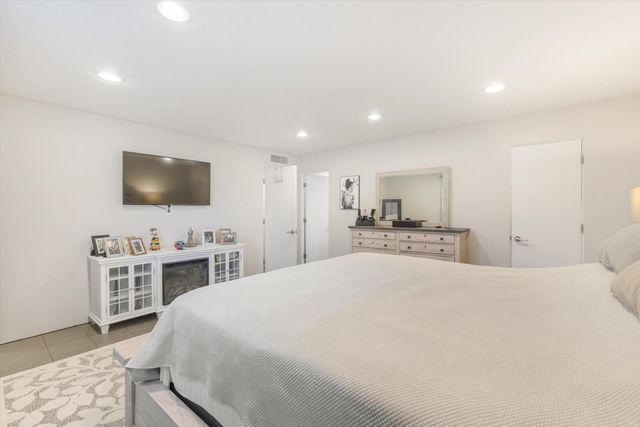 905 56th Street NW, Albuquerque, NM 87105