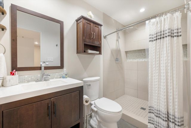 905 56th Street NW, Albuquerque, NM 87105