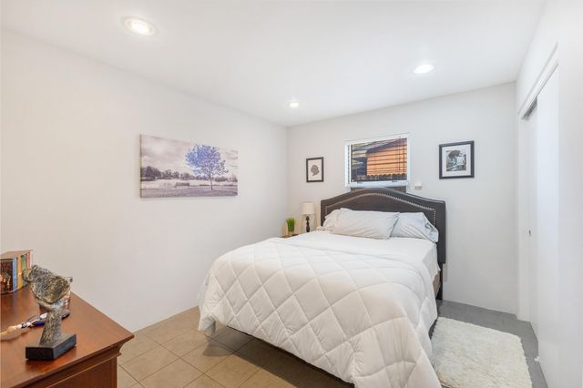 905 56th Street NW, Albuquerque, NM 87105