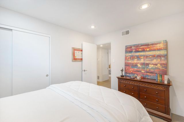 905 56th Street NW, Albuquerque, NM 87105