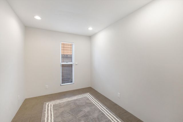 905 56th Street NW, Albuquerque, NM 87105