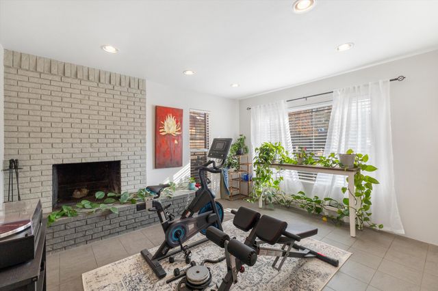 905 56th Street NW, Albuquerque, NM 87105