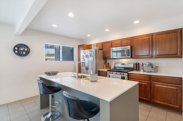 905 56th Street NW, Albuquerque, NM 87105