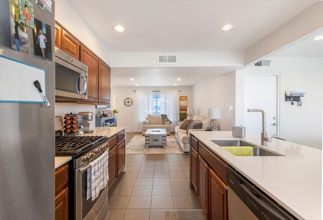 905 56th Street NW, Albuquerque, NM 87105