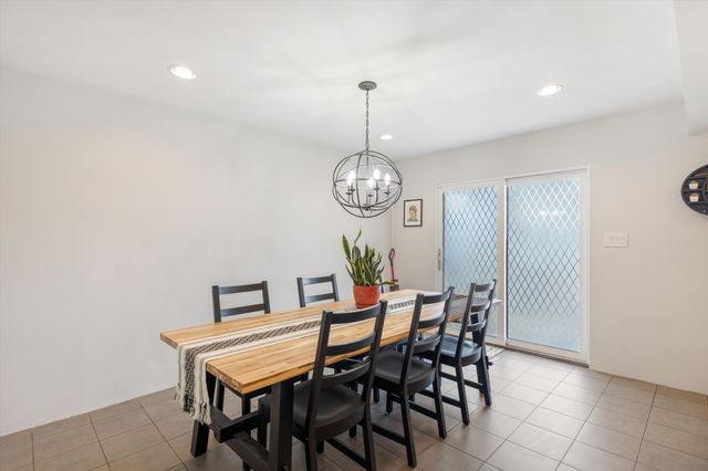 905 56th Street NW, Albuquerque, NM 87105