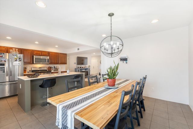 905 56th Street NW, Albuquerque, NM 87105