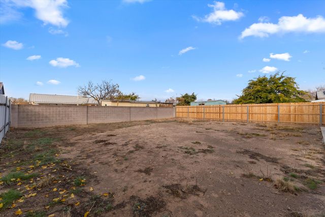 905 56th Street NW, Albuquerque, NM 87105