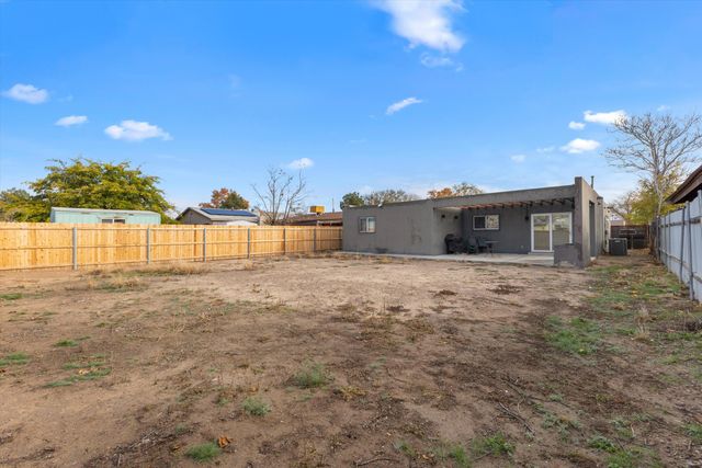 905 56th Street NW, Albuquerque, NM 87105