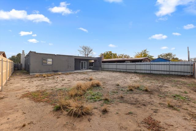 905 56th Street NW, Albuquerque, NM 87105