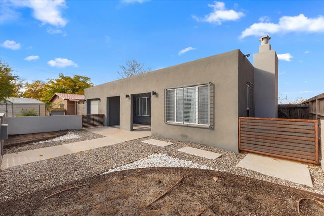 905 56th Street NW, Albuquerque, NM 87105