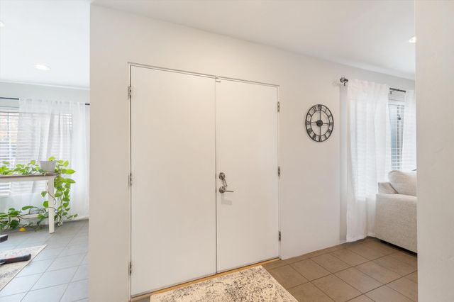 905 56th Street NW, Albuquerque, NM 87105