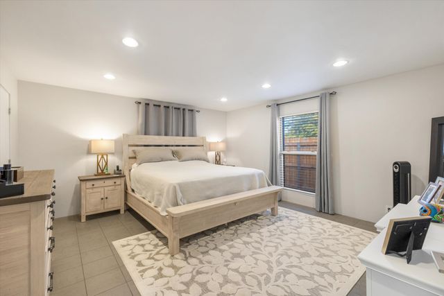 905 56th Street NW, Albuquerque, NM 87105