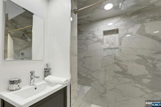 384 Mountain Avenue, Twp Of Washington, NJ 07676